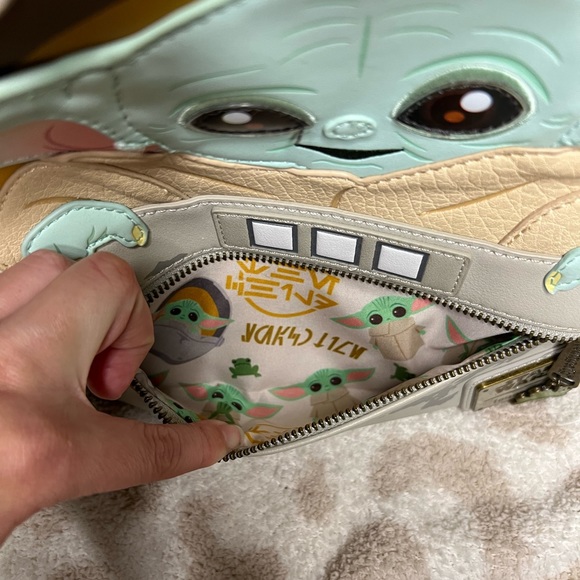 Baby Yoda Loungefly Backpack - Picture 2 of 7